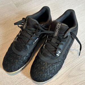 Under Armour Boys/Young Men Baseball Cleats, Size 7-1/2, Excellent Condition